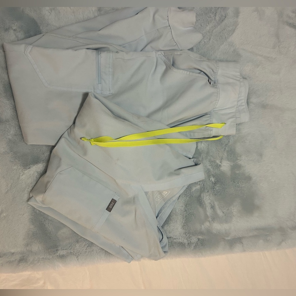 Light Blue Scrub Set with Neon Yellow Drawstring FIGS
